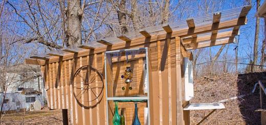 Country House Projects Let's look at a tiny house built from household materials